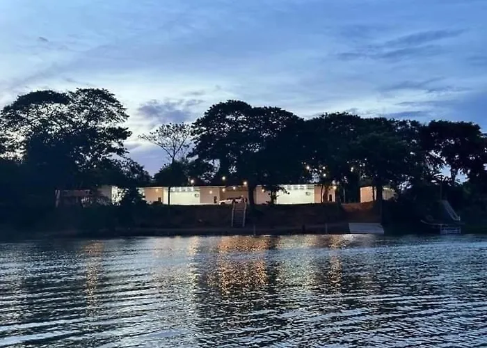 ไวท์เฮาส์โฮมสเตย์24ชั่วโมง โรงแรม